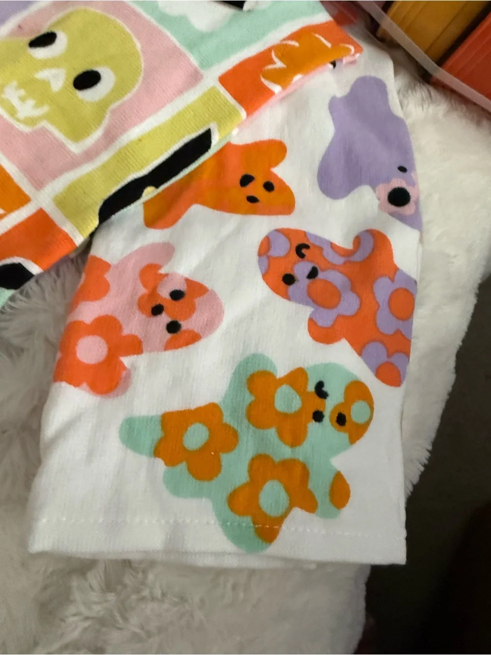 Adorable and fun! 2 cute hand/kitchen towels. 6 thick plastic cups that match